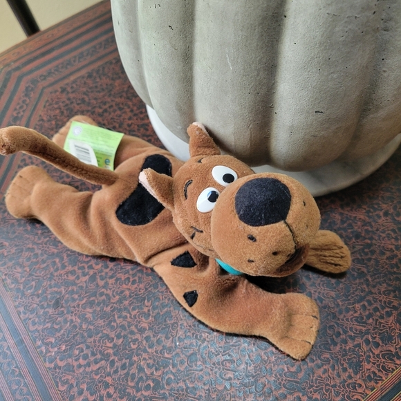 Vintage 2000 Scooby Doo Laying Down Plush Warner Brothers Cartoon Network - Picture 1 of 9